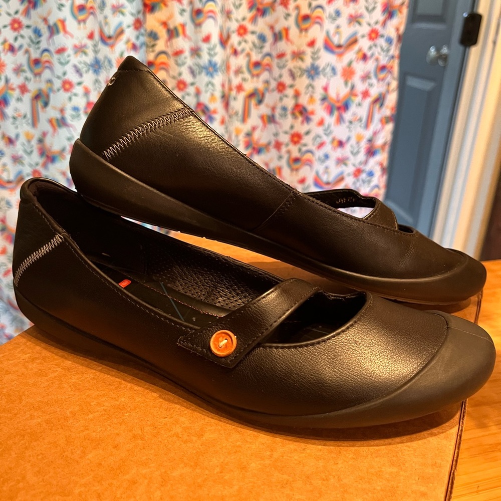 Ecco black leather mary janes sz 9